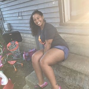 Meet your Posher, Myra